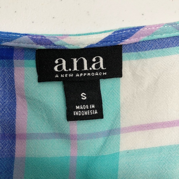a.n.a. Women’s Sleeveless Top, Small, Blue Plaid - Picture 4 of 4